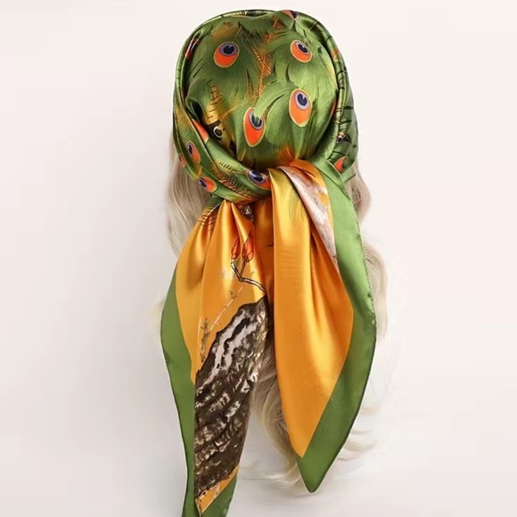 Silky Peacock scarfs 🦚 - Picture 8 of 12